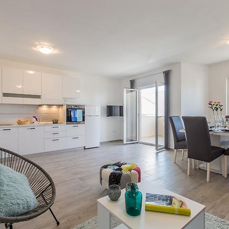 Maiv Residence - Family & Designer Suites Rogoznica  Bagian luar foto