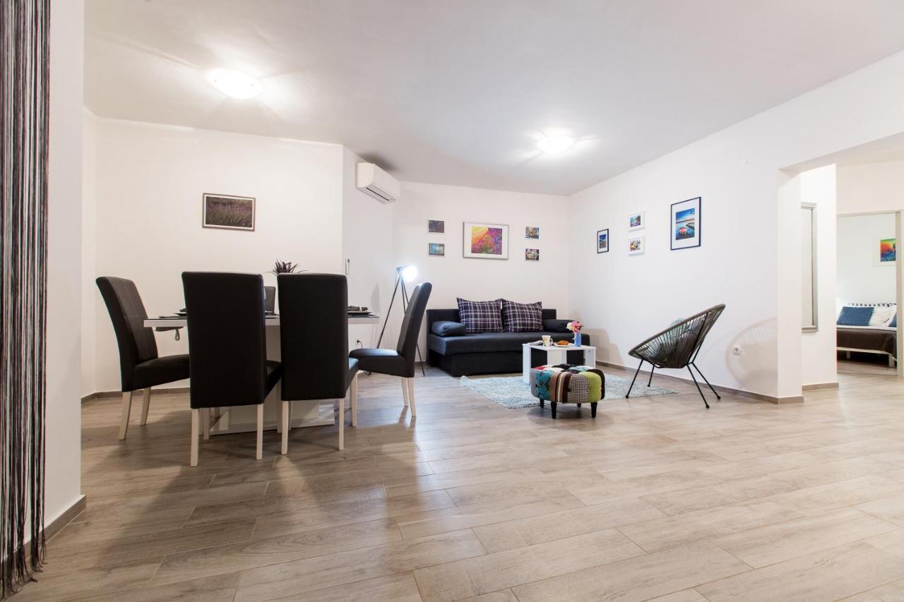 Maiv Residence - Family & Designer Suites Rogoznica  Ruang foto