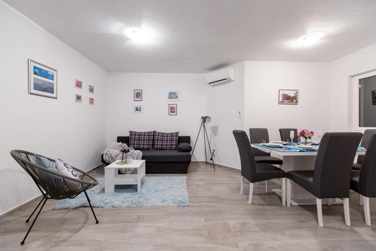 Maiv Residence - Family & Designer Suites Rogoznica  Ruang foto